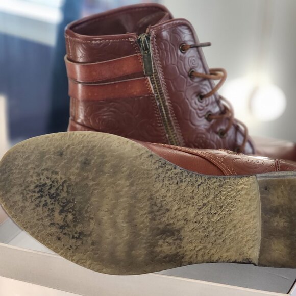 Day Trippin' Flat Booties - Picture 4 of 10